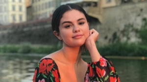 Inilah Tampilan Kece Selena Gomez Terlihat Iconic